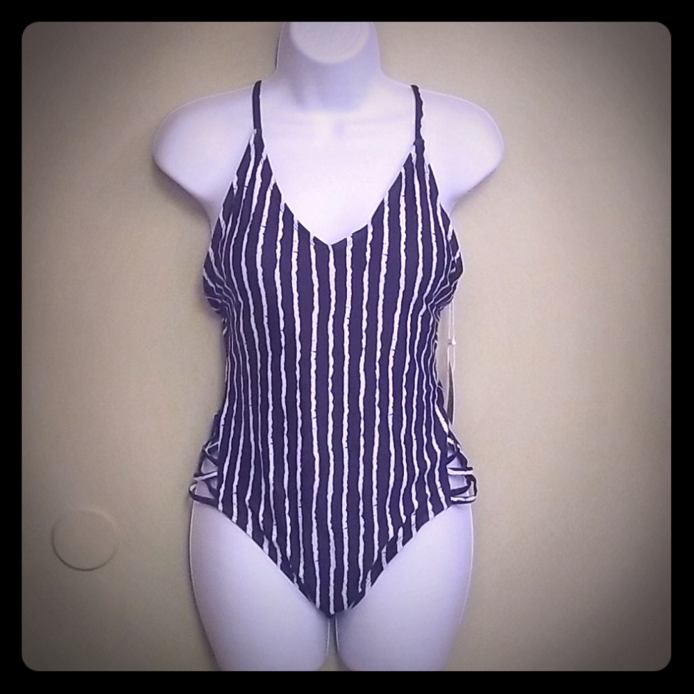 One piece Cupshe black and white bathing suit